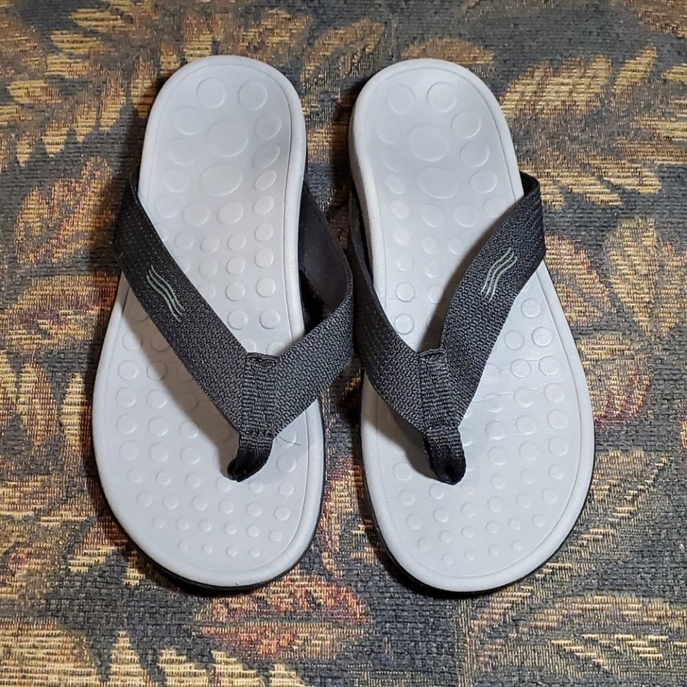 Vionic Unisex Black and Grey Wave Toe-post Sandals- Size M7/W8